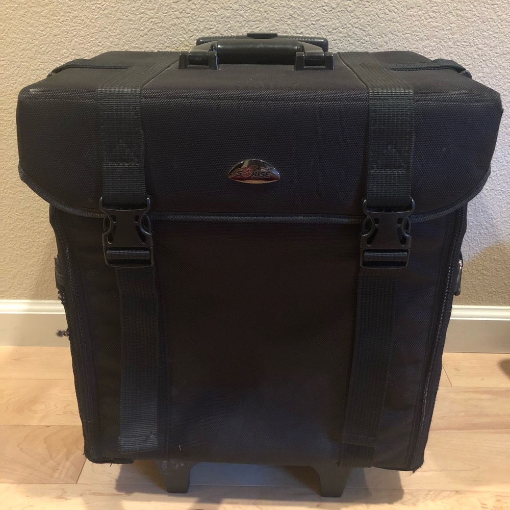 Makeup rolling case (great for makeup artist)!